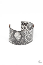Load image into Gallery viewer, Vogue Revamp - Black Bracelet
