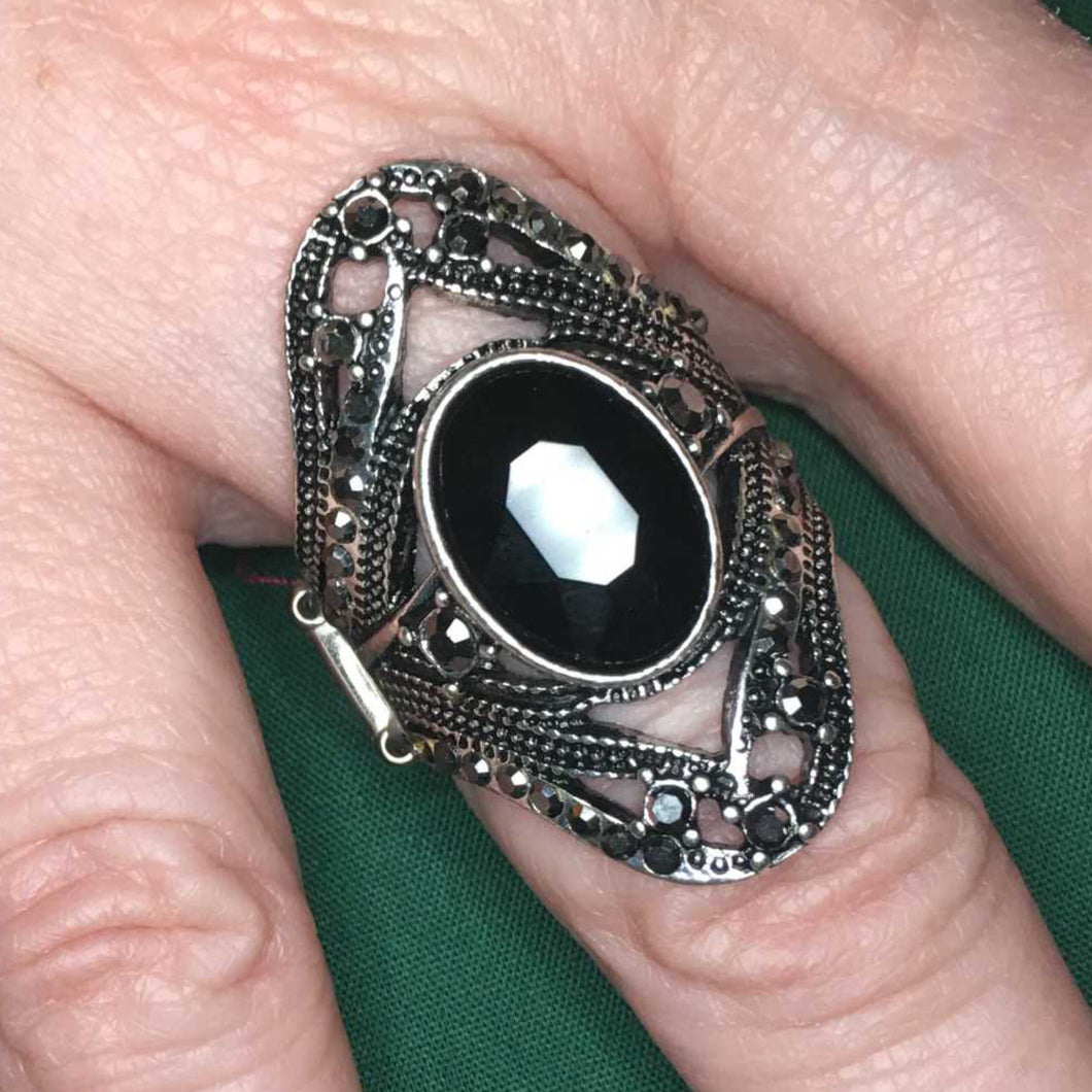 Red Carpet Rebel - Black Ring
