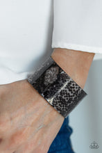Load image into Gallery viewer, Vogue Revamp - Black Bracelet
