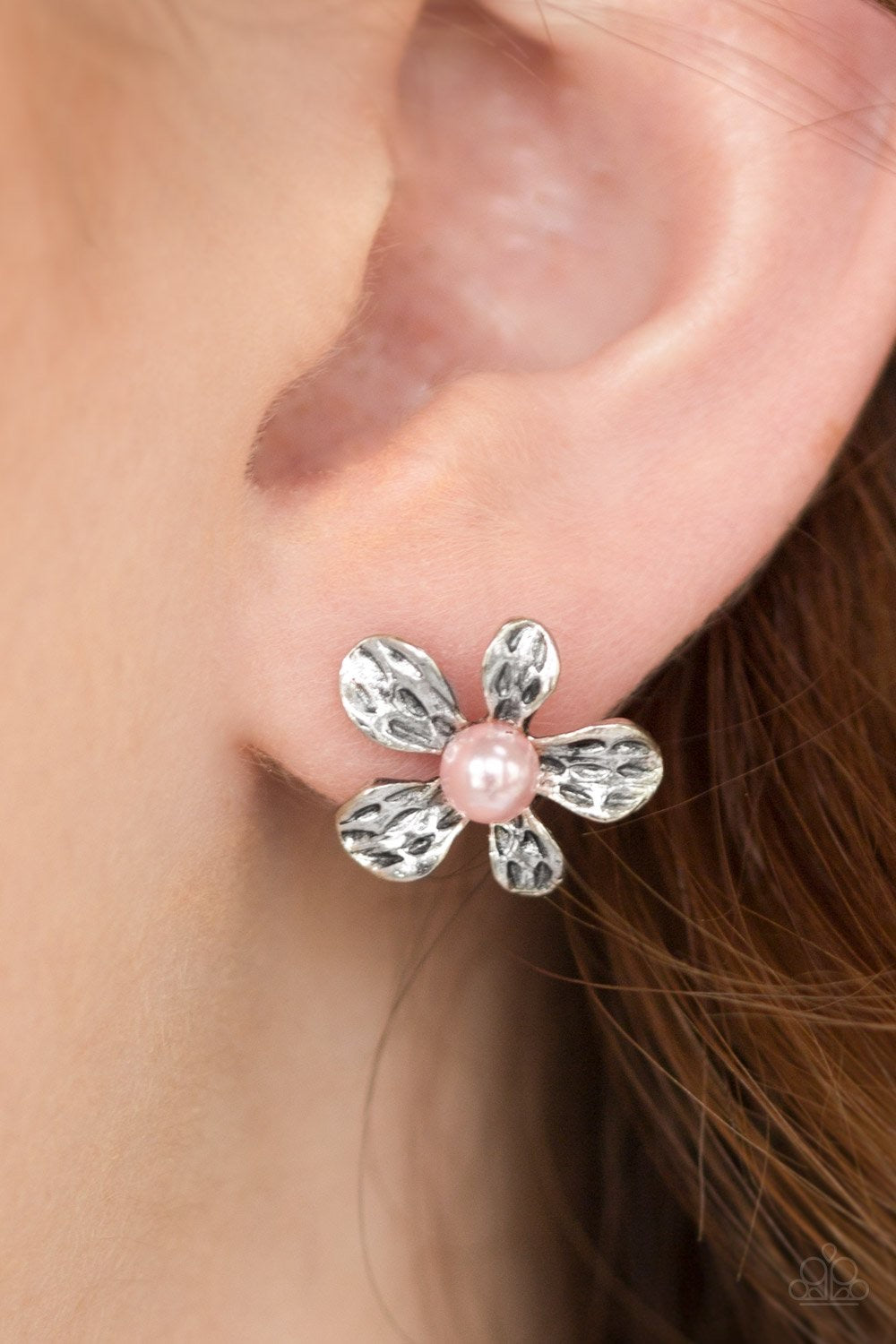 Diva Daisy - Pink Post Earring
